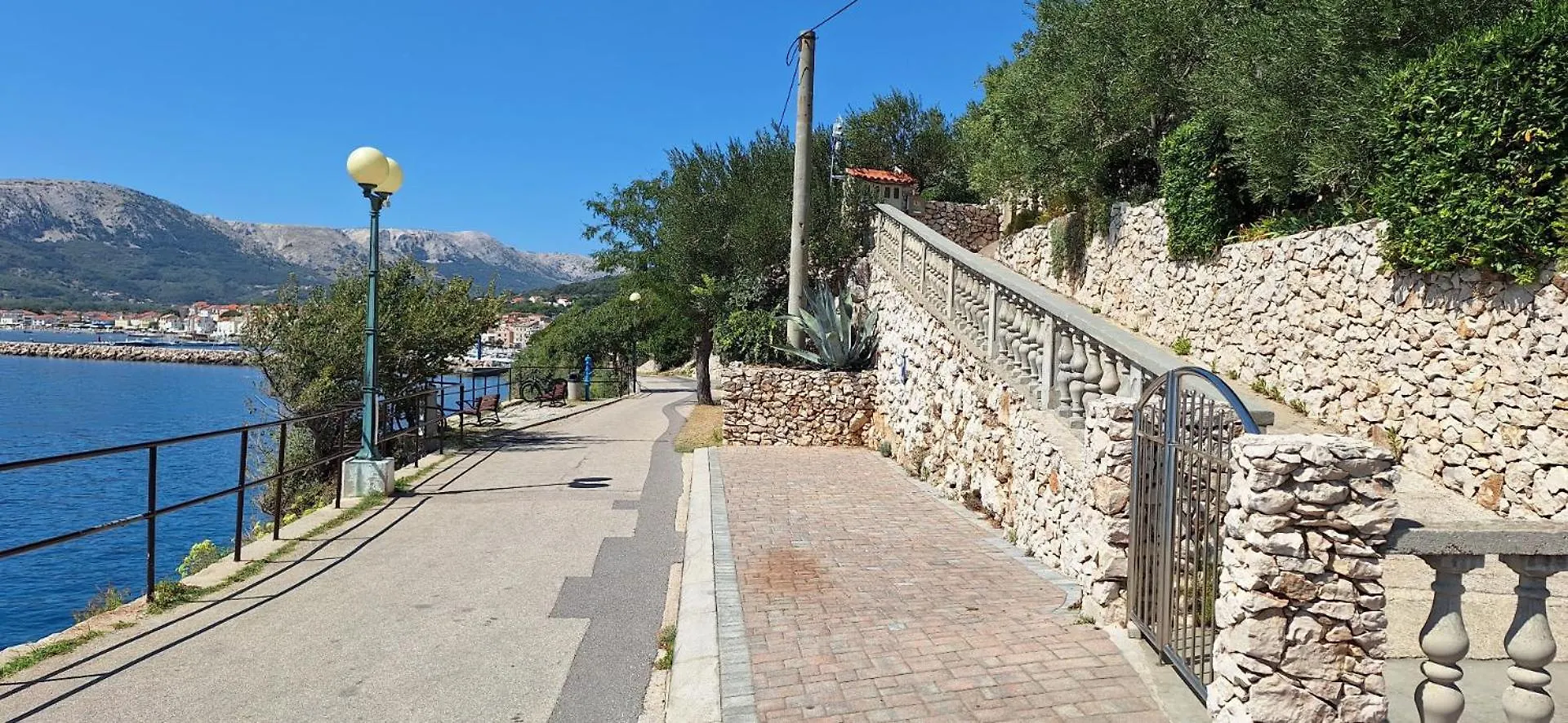 Apartment Igor 2 With Terrace And Sea View Baska  0*, Baska (Krk)